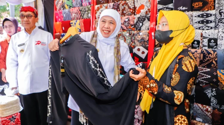 Gubernur Khofifah Terima Penghargaan Koperasi Nayaka Mahambara