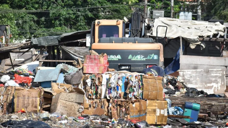 Pemkot Surabaya Tertibkan Pengolahan Sampah Ilegal di Keputih