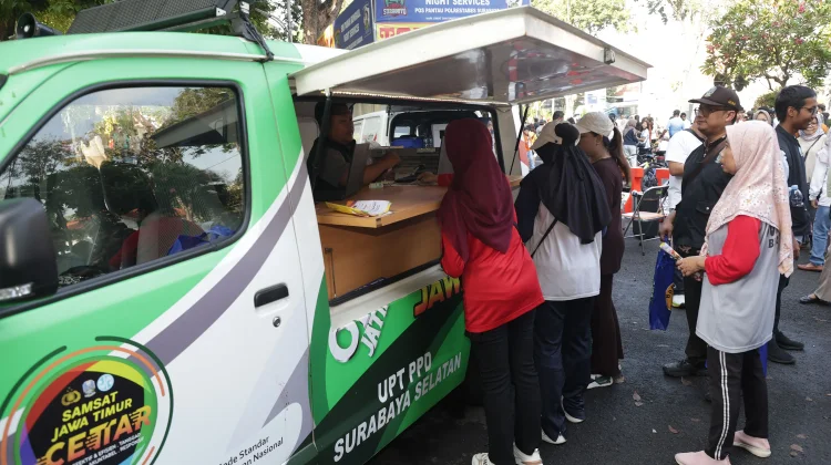 Pemkot Surabaya Permudah Pembayaran Pajak Kendaraan dengan ATM Samsat QRIS