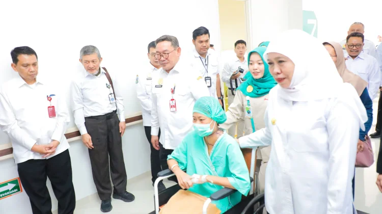 Kado Agustusan, Khofifah Gratiskan MCU di RS Paru Manguharjo