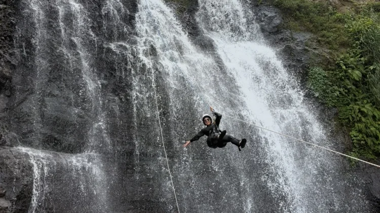 Canyoning di Coban Srengenge: Sensasi Menaklukkan Air Terjun yang Digemari