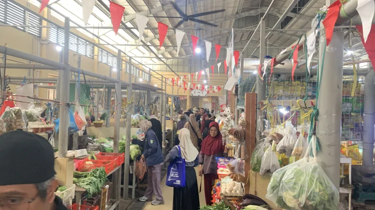 Harga Komoditas Naik, Pasar Karah Tetap Ramai Pengunjung