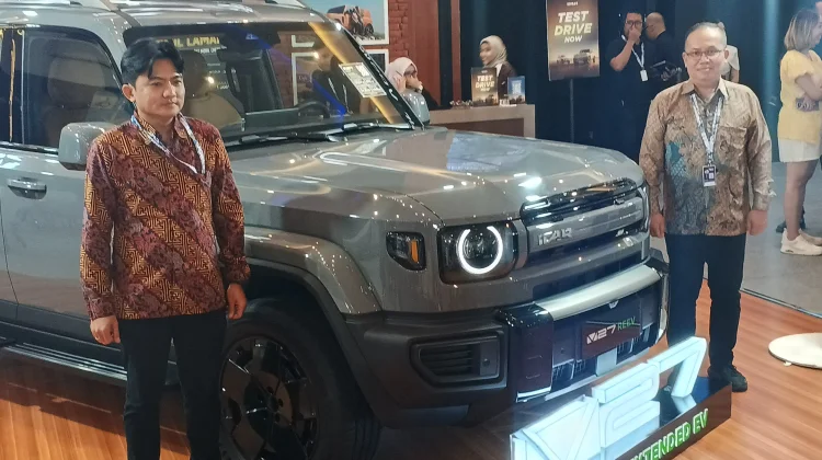 iCAR Perkenalkan V23 dan V27 di GIIAS Surabaya