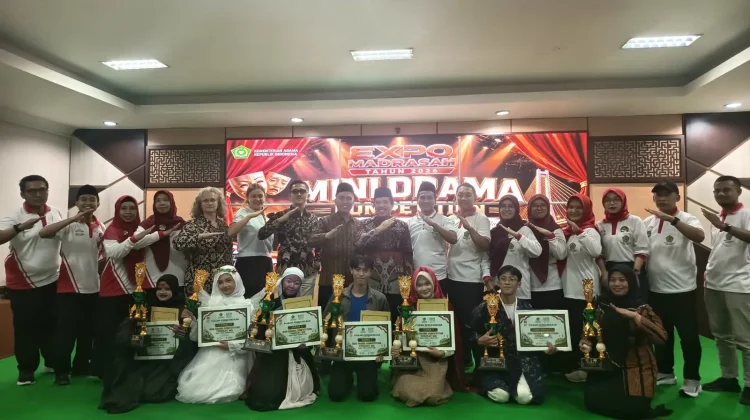 Final Mini Drama Jatim, Kakanwil Kemenag Tekankan Bahasa Inggris