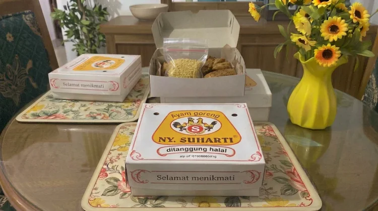 Legendaris! Ayam Goreng Ny. Suharti Surabaya Tetap Diminati ditengah Menu Kekinian