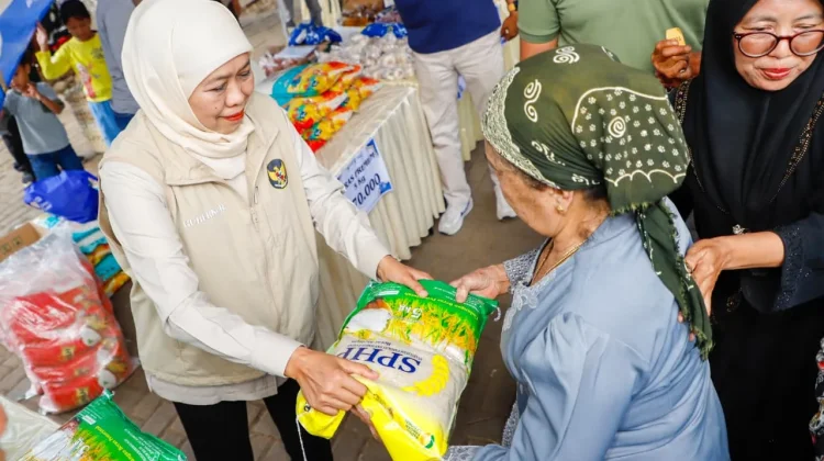 Ringankan Beban Warga, Gubernur Khofifah Gelar Pasar Murah di Pasuruan