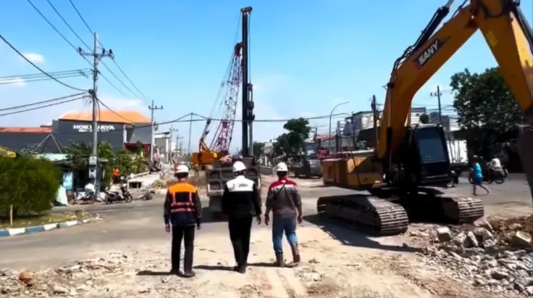 Pelebaran Jalan Wiyung-Menganti Surabaya Dikebut, 950 Meter Ditarget Rampung 2026
