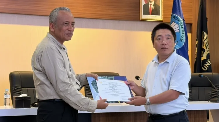 UNESA Gandeng Akademisi Jepang Bahas Tantangan AI dalam Pendidikan