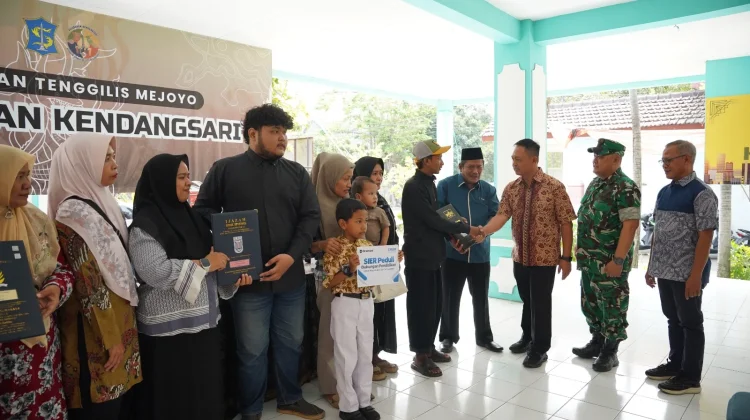 Tiga Ijazah Tertahan, SIER Bantu Warga Kendangsari