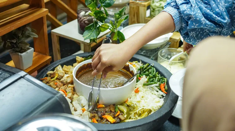 Wyndham Surabaya Angkat Cita Rasa Khas Daerah di Suroboyoan Business Lunch