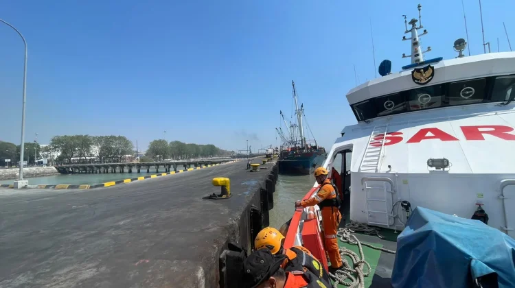 Tug Boat Tenggelam di Bawean, Basarnas Evakuasi Delapan ABK