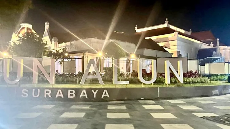 Alun-Alun Surabaya: Padukan Sejarah, Seni, dan Ruang Terbuka Hijau