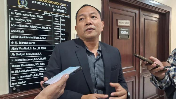 Pansus Jamsostek Soroti Pekerja Kebersihan Kampung sebagai Kelompok Rentan