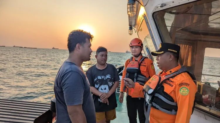 Delapan ABK Kapal Tenggelam di Bawean Dievakuasi Selamat
