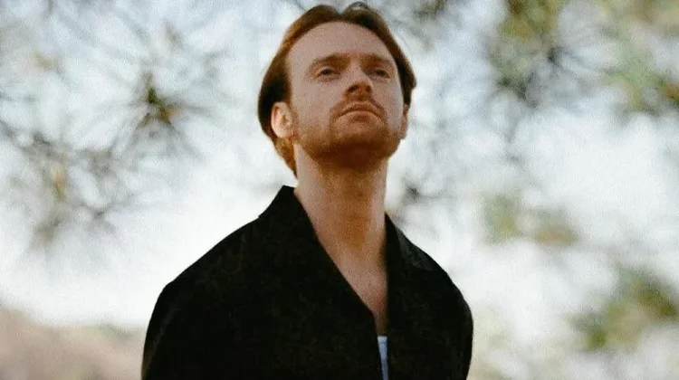 Finneas Ikut Mundur dari Konser Ed Sheeran