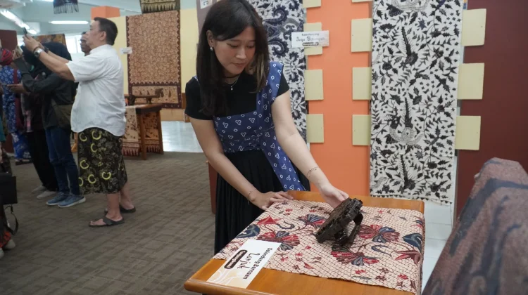Mahasiswa UK Petra Kemas Pelestarian Batik lewat Desain Interior