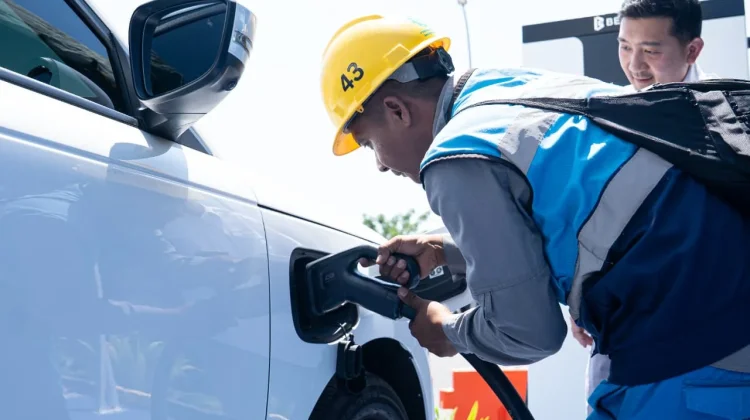PLN Tambah Dua SPKLU di Citraland Surabaya