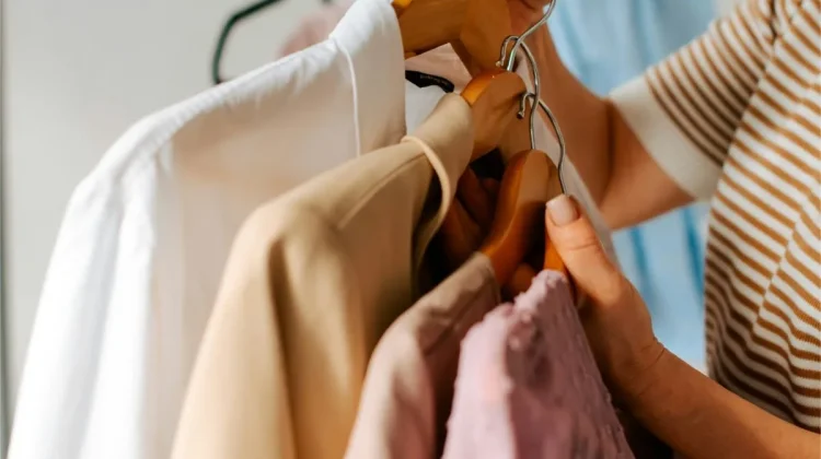 Tujuh Jenis Baju Bekas Jangan Didonasikan kepada Orang