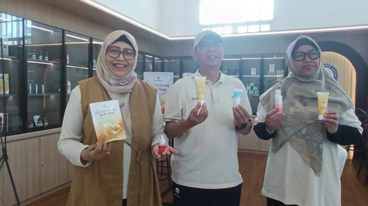 UNAIR Hilirisasi Riset lewat Empat Kosmetik Berbasis Nanoteknologi