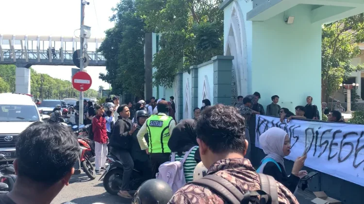Mahasiswa UINSA Segel Kampus, Bentuk Tindakan Tegas Tuntut Perubahan Pimpinan
