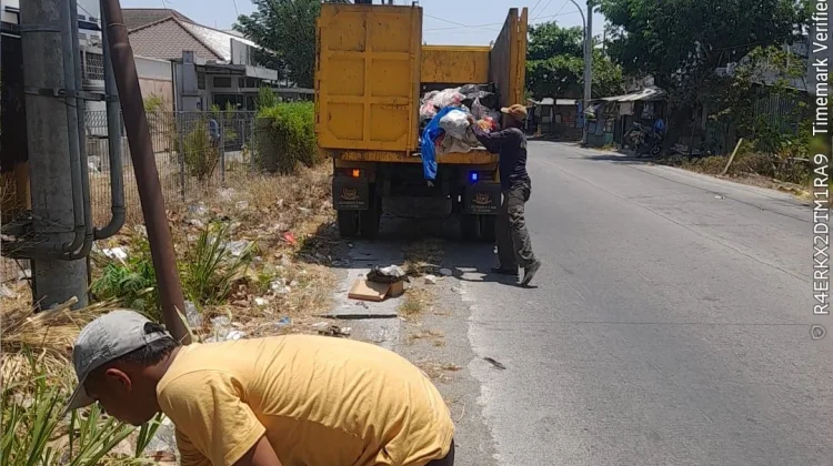 Sampah Berceceran di Randegansari Ditindaklanjuti DLH Gresik