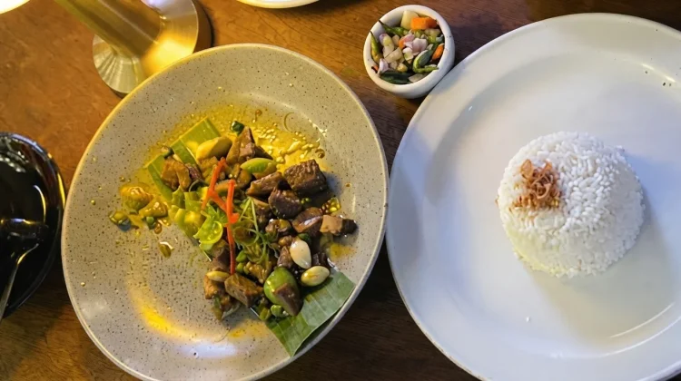 Sensasi Kuliner Baru: Nasi Lidah Lombok Hijau Jadi Incaran Pecinta Pedas