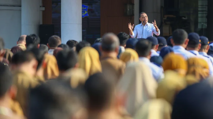 Walikota Eri Minta ASN Surabaya Turun Lapangan
