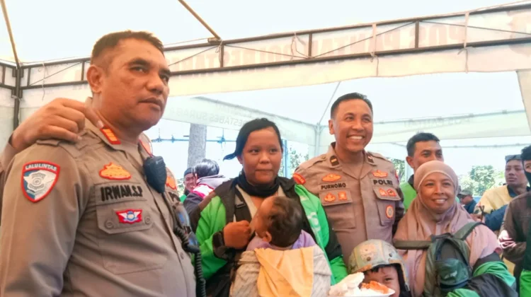 Ojol Sambut Positif Dapur Gratis Satlantas Polrestabes Surabaya