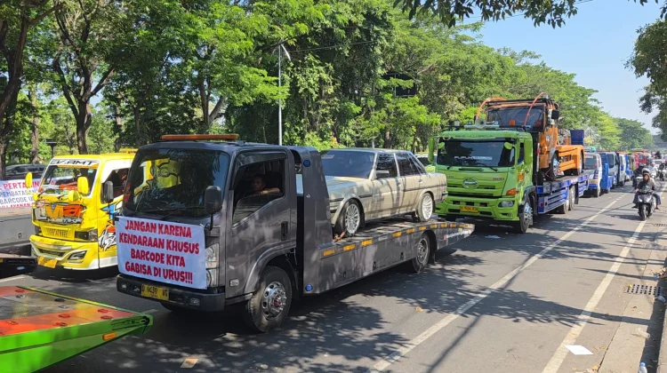 GSJT Aksi di Surabaya Tuntut Kejelasan Regulasi Kendaraan Towing
