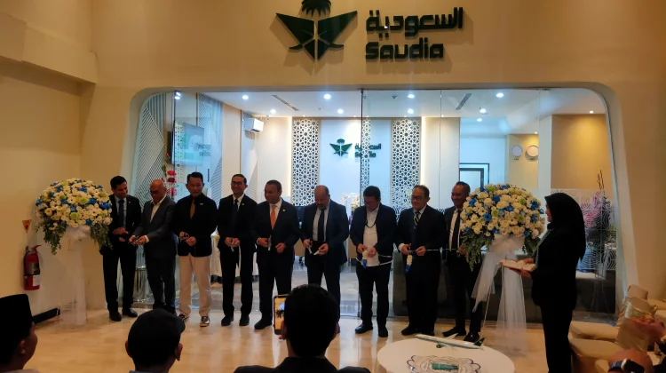 Bidik Jemaah Umrah Saudi Airlines Siapkan Penerbangan Kembali dari Surabaya