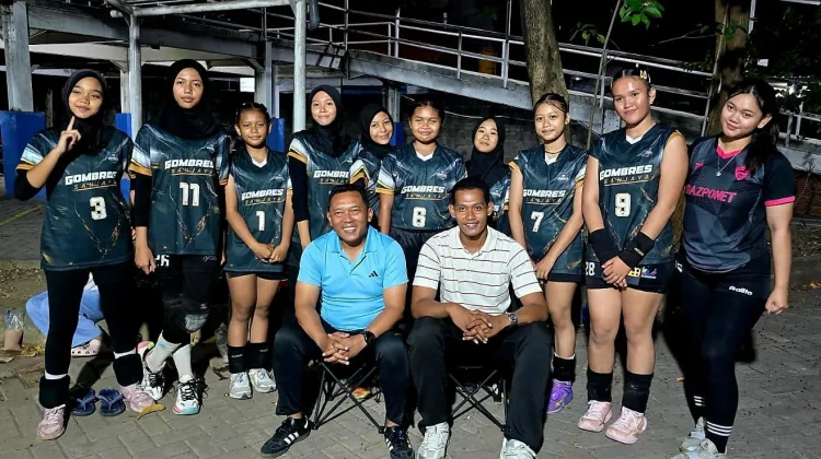 Gombres Submarine Tampung Siswa Muda