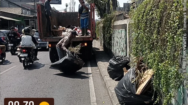 DLH Surabaya Ajak Warga Hentikan Buang Sampah di Banyu Urip