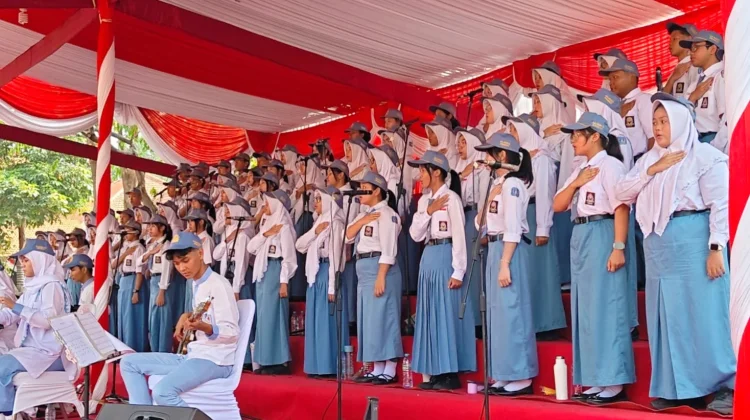 Paduan Suara Pelajar Surabaya Meriahkan Peringatan Hari Kesaktian Pancasila