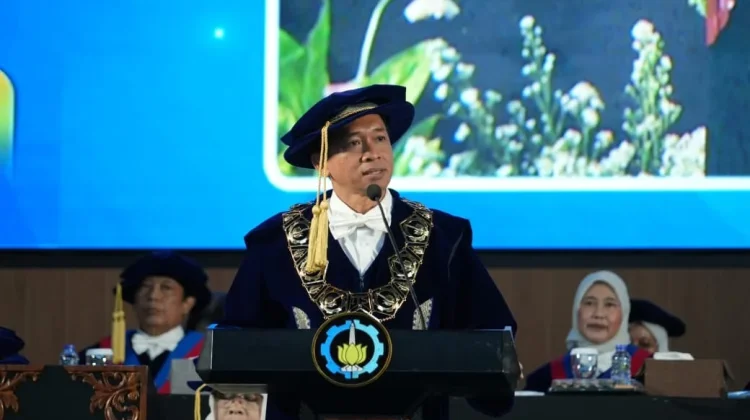 Rektor ITS Ingatkan Wisudawan Terus Belajar di Era Perubahan Teknologi
