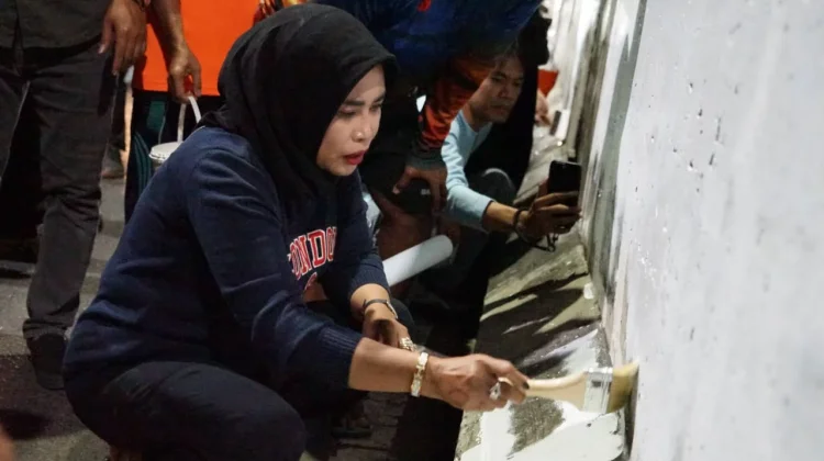 Prakarsa Swadaya Warga Percantik Flyover Candi Sidoarjo