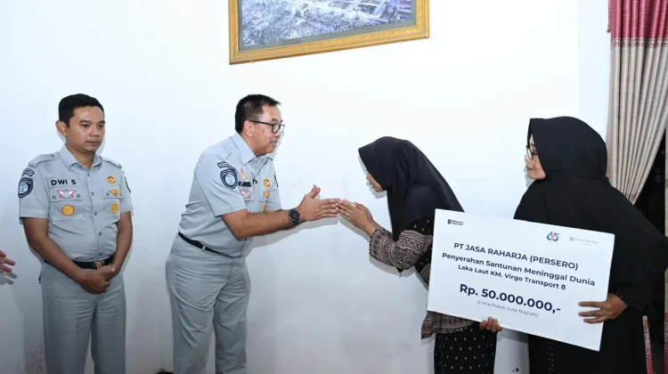 Jasa Raharja Serahkan Santunan Tiga Korban KM Virgo Transport 8