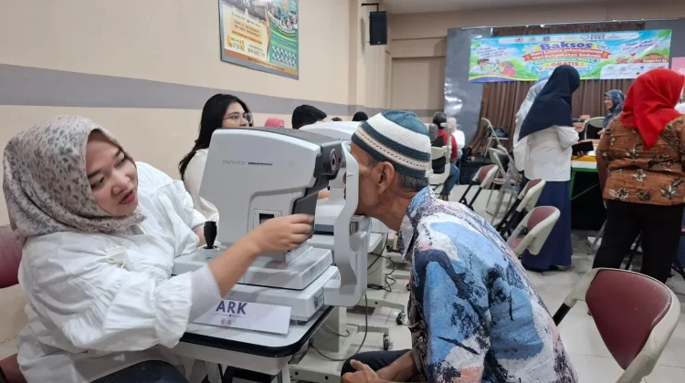 PERDAMI Jatim Periksa Mata Gratis bagi 125 Lansia Surabaya