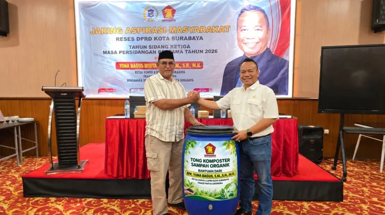Dorong Ketahanan Pangan, Ketua Komisi A DPRD Surabaya Bagikan 200 Komposter