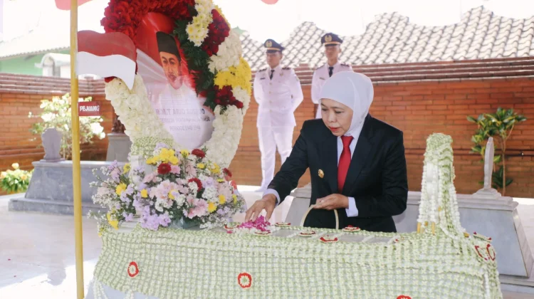 Khofifah Ajak Teladani Keberanian Gubernur Pertama Jatim