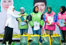 Sambut Ramadan, Khofifah Berbagi Kebahagiaan dengan Ratusan Bunda Ojol