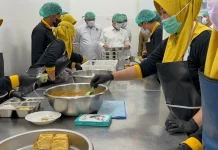 Menko Pangan Mengapresiasi Dapur MBG Nikmat Barokah Surabaya