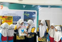 Kolaborasi Ecoton dan Sekolah Lawan Sampah Plastik
