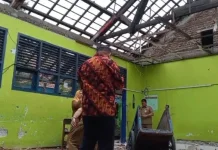 Atap Kelas Ambruk, Keselamatan Siswa Dipertaruhkan