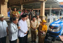 Bantuan Traktor Roda Empat Perkuat Pertanian Sidoarjo