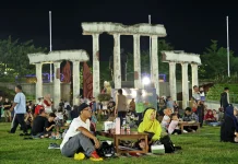 Ngabuburit Tugu Pahlawan Hadirkan Hiburan Edukatif
