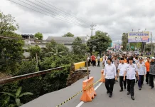 Wagub Emil Minta Pembangunan Ulang Jembatan Sentong Bondowoso Dipercepat