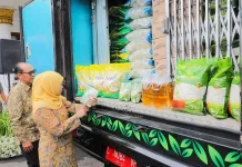 Khofifah Berangkatkan Truk EPIK, Sasar 15 Titik untuk Kendalikan Inflasi