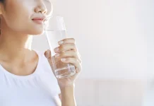 Tips Cegah Dehidrasi dengan Air Putih ketika Berpuasa