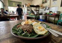 Manfaat Pecel dan Telor Ceplok untuk Menu Berbuka