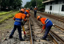 Jelang Lebaran, Daop 8 Surabaya Perkuat Keandalan Rel dan Jembatan